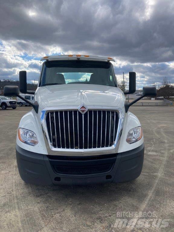 International LT Conventional Trucks / Tractor Trucks