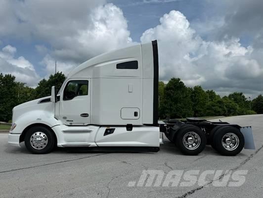 Kenworth T 680 Conventional Trucks / Tractor Trucks