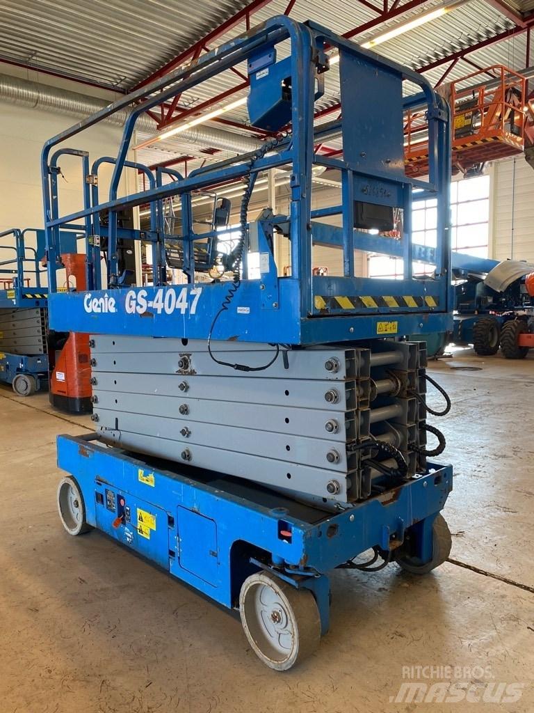 Genie GS 4047 Scissor Lifts