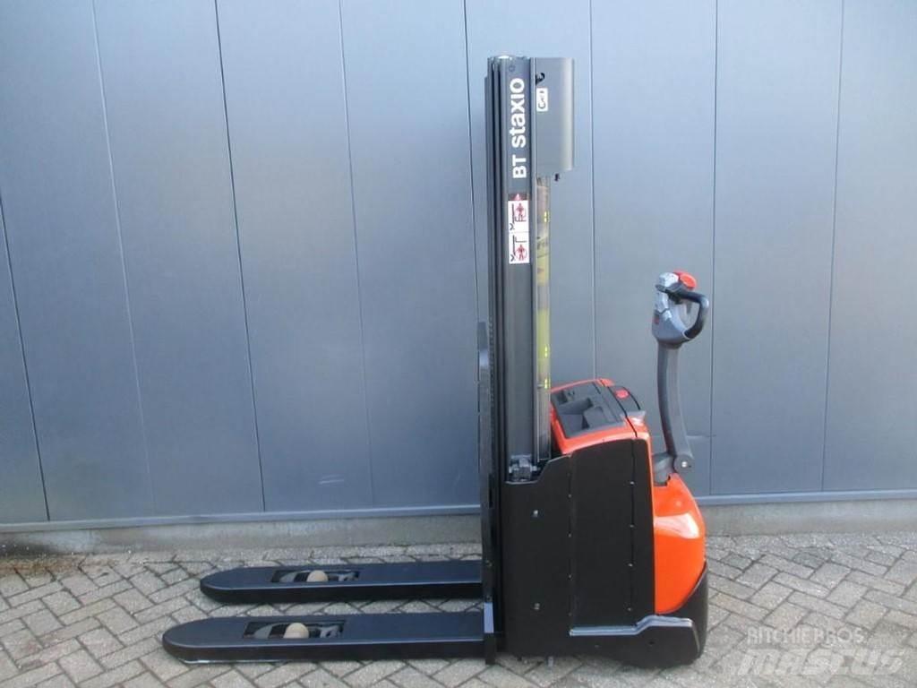BT SWE 140L Pedestrian stacker