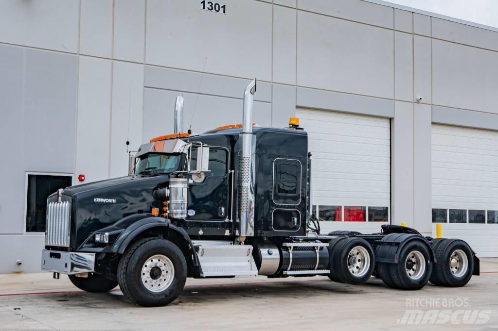 Kenworth T800 Conventional Trucks / Tractor Trucks