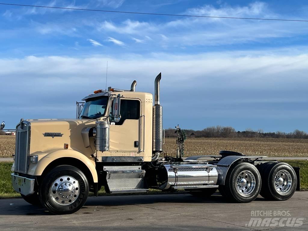 Kenworth W 900 Conventional Trucks / Tractor Trucks