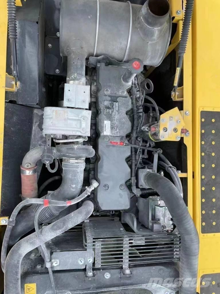 Komatsu PC220-8 Crawler Excavators