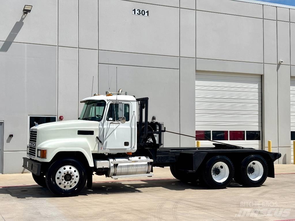 Mack CH 613 Tow Trucks / Wreckers