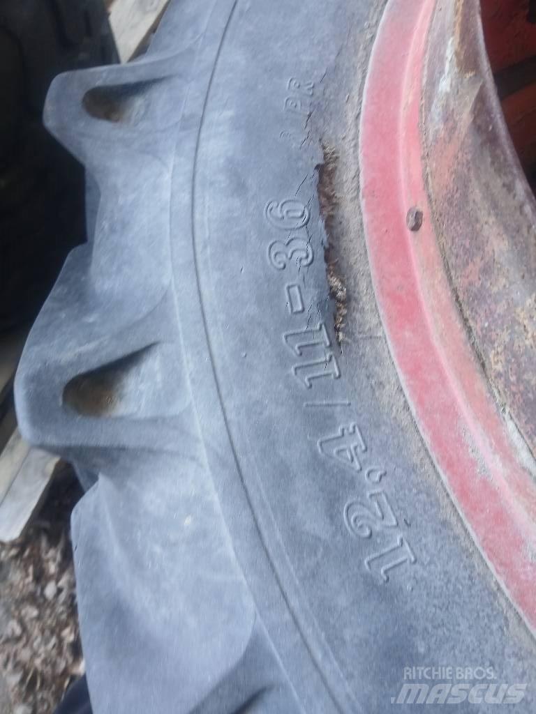 Raju 12,4/11-36 Tires, wheels and rims