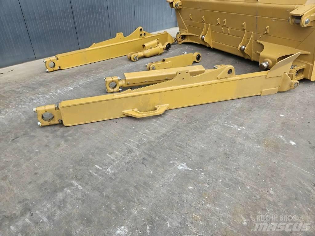 CAT D8R Tracks, chains and undercarriage