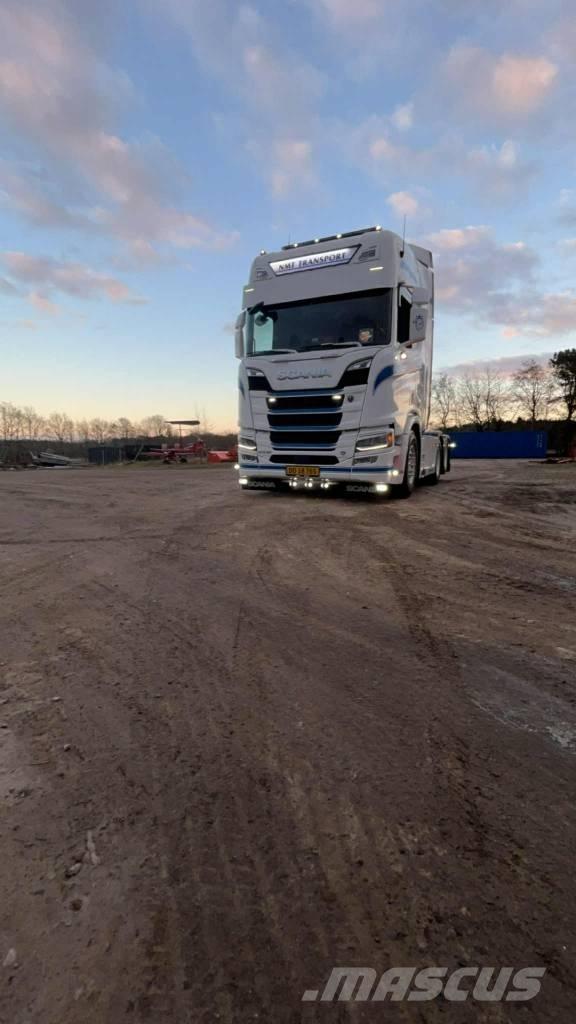 Scania R530 Conventional Trucks / Tractor Trucks
