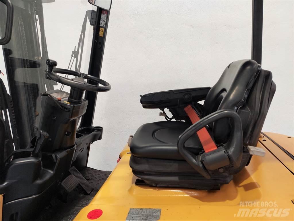 CAT EP25K PAC Electric Forklifts