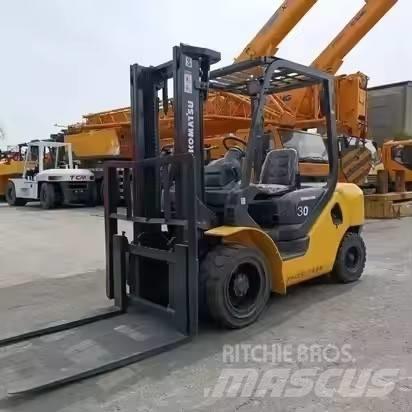 Komatsu 30 Diesel Forklifts