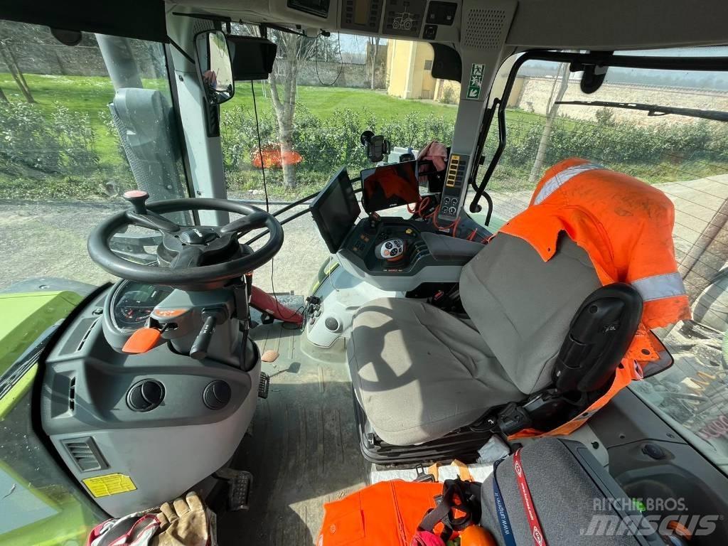 CLAAS Axion 830 Tractors