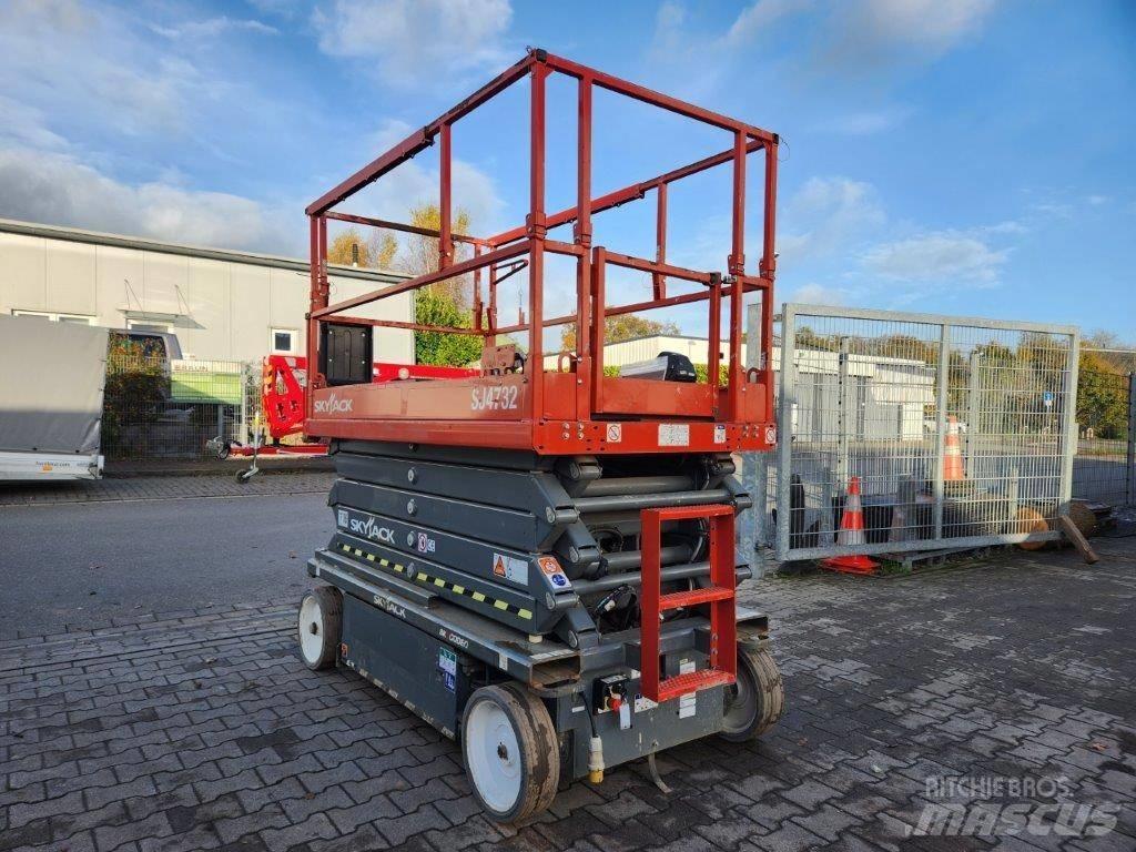 SkyJack SJ 4732 Scissor Lifts