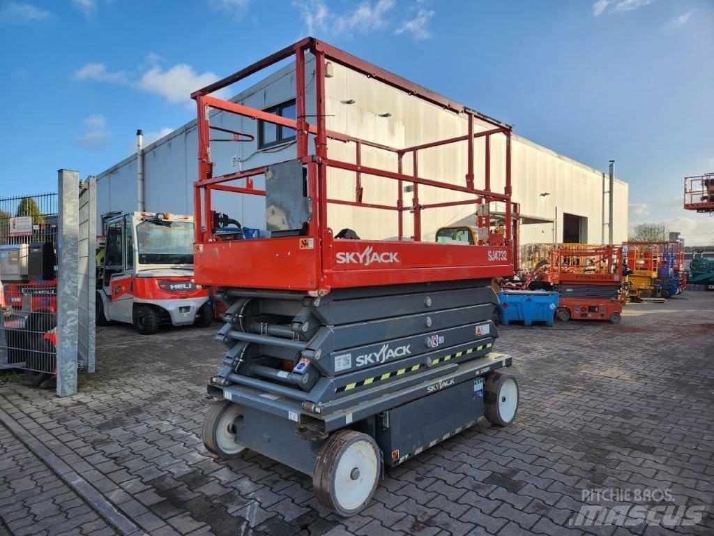 SkyJack SJ 4732 Scissor Lifts
