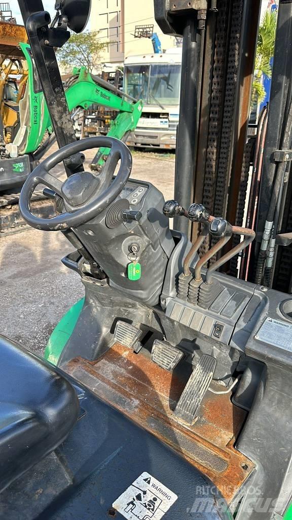 Mitsubishi FG30N Misc Forklifts