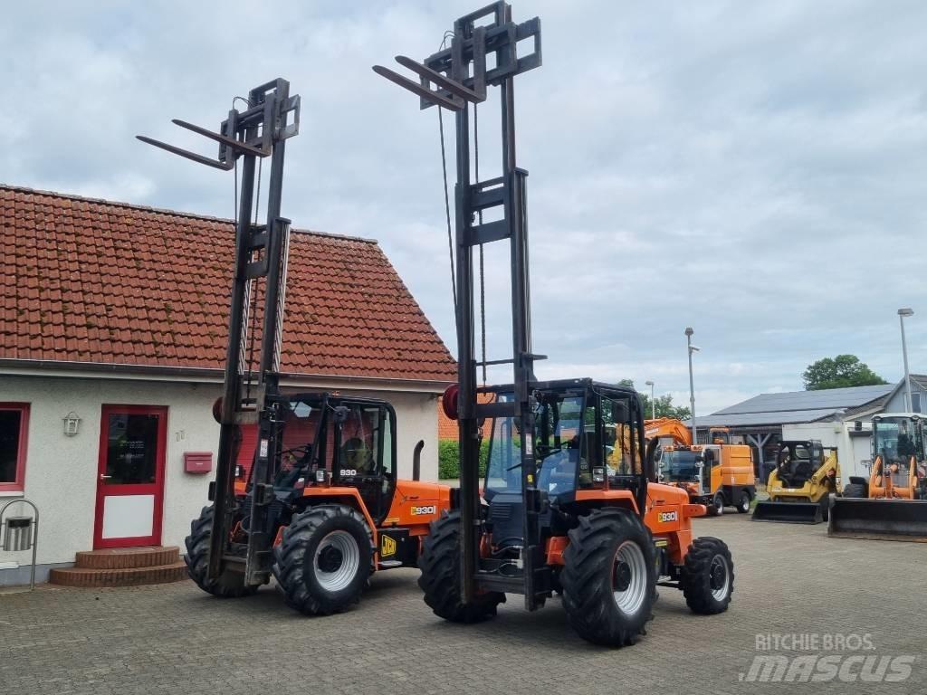 JCB 930-4 Rough Terrain Trucks