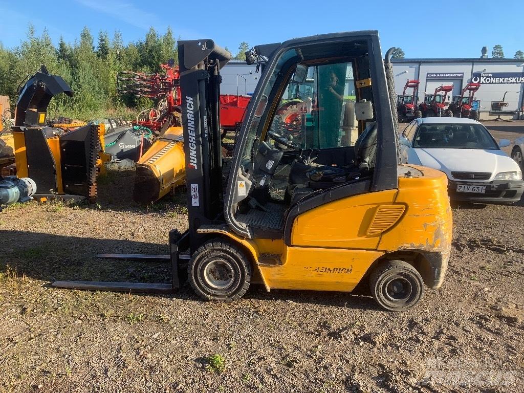 Jungheinrich DFG 320 Diesel Forklifts
