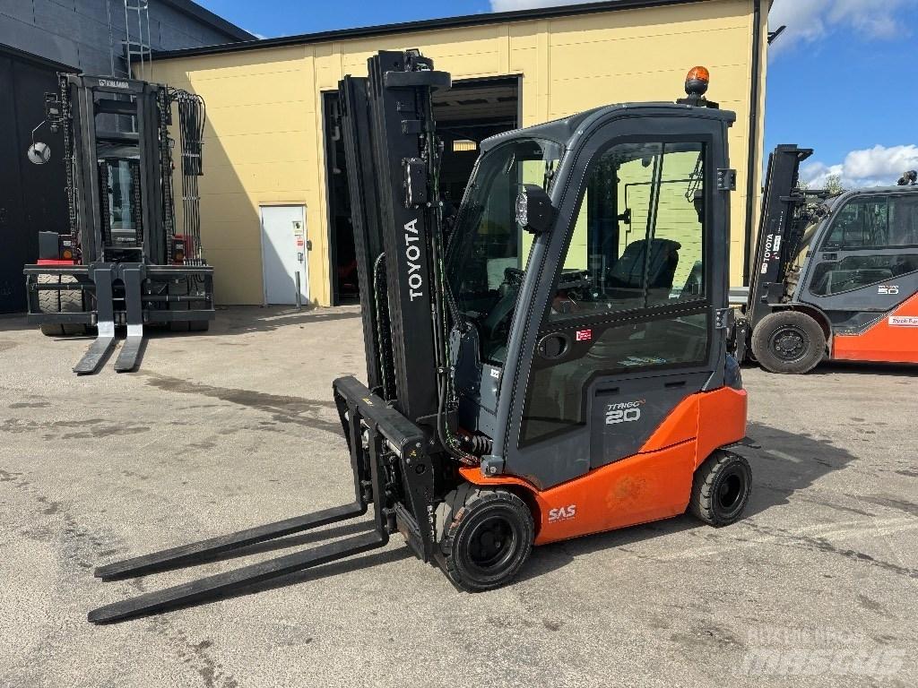 Toyota 8FBMK20T Electric Forklifts