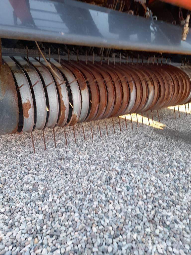 Vicon RV 1901 Round Balers