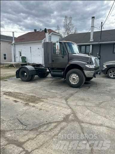 International 4400 Conventional Trucks / Tractor Trucks