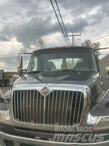 International 4400 Conventional Trucks / Tractor Trucks