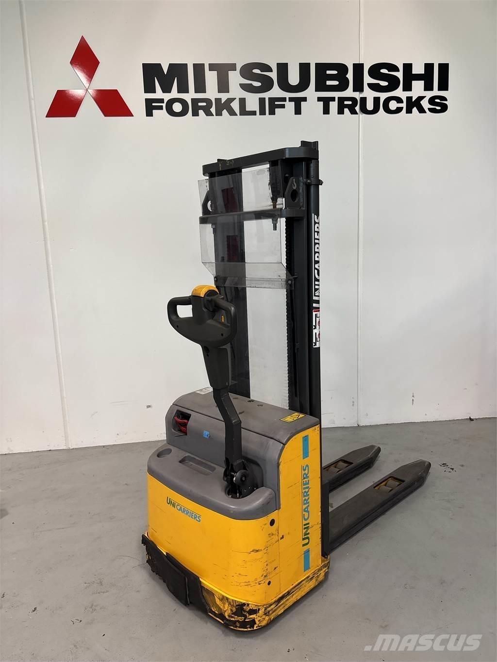 Atlet PS125 Pedestrian stacker
