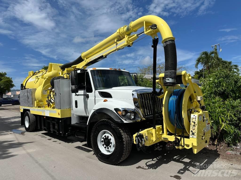 International 7400 Vacuum Trucks