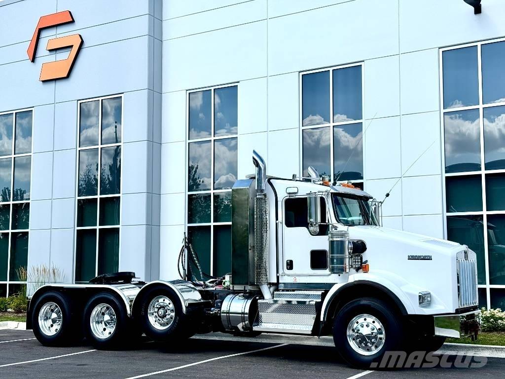 Kenworth T800 Conventional Trucks / Tractor Trucks