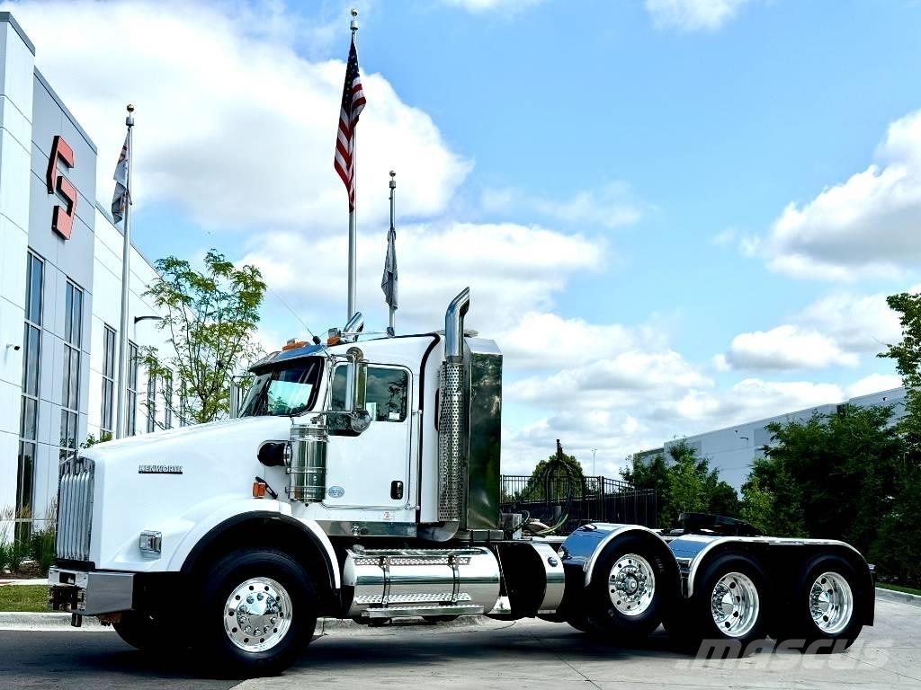 Kenworth T800 Conventional Trucks / Tractor Trucks