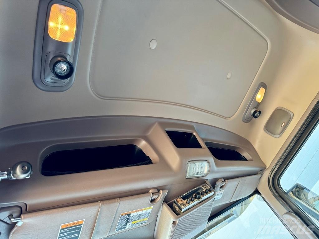 Peterbilt 389 Conventional Trucks / Tractor Trucks