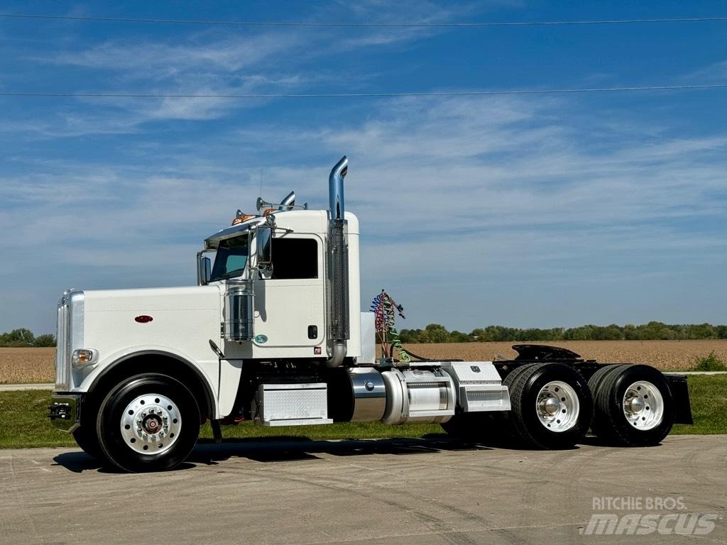 Peterbilt 389 Conventional Trucks / Tractor Trucks