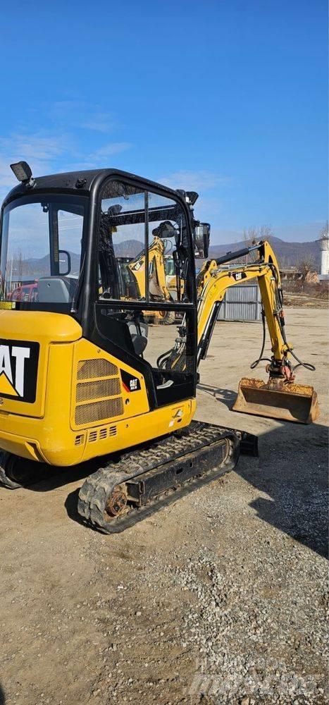 CAT 302.2 D Mini Excavators <7t (Mini Diggers)