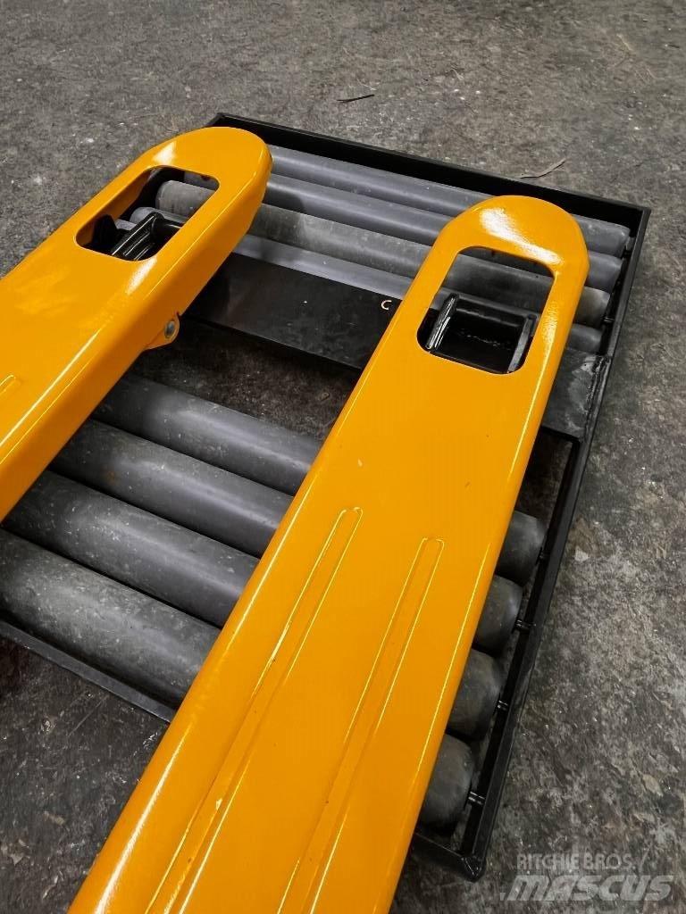  ROČNI VILIČAR Rough Terrain Trucks