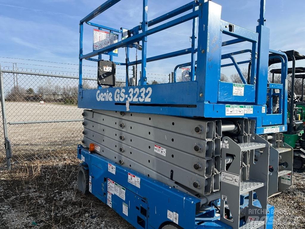 Genie GS 3232 Scissor Lifts