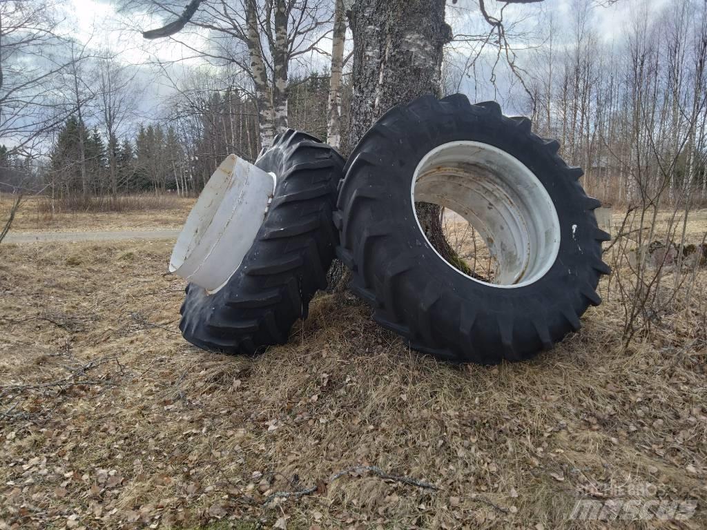 Raju 20.8-38 Tires, wheels and rims