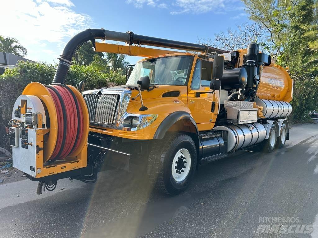 International 7600 Vacuum Trucks