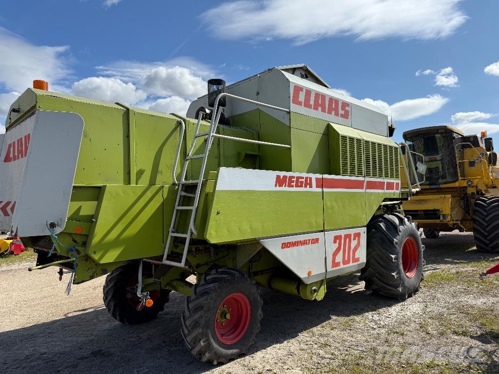 CLAAS Mega 202 17” Combine Harvesters