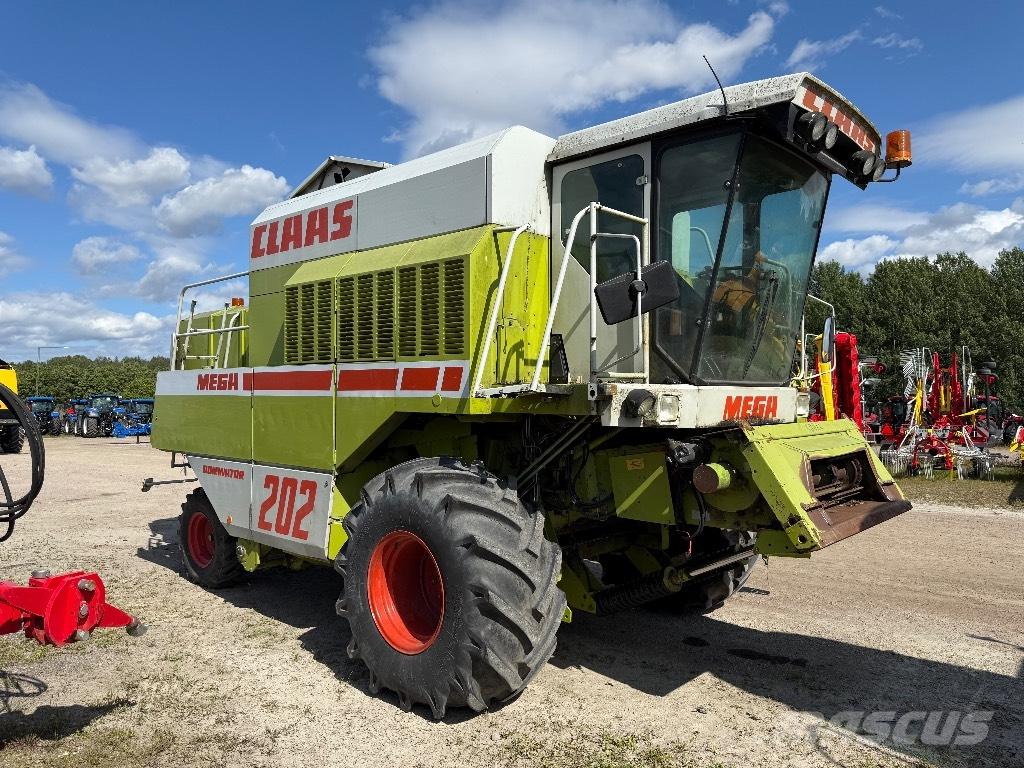CLAAS Mega 202 17” Combine Harvesters