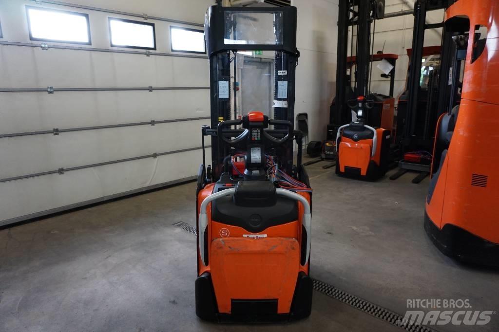 Toyota SPE120L Pedestrian stacker