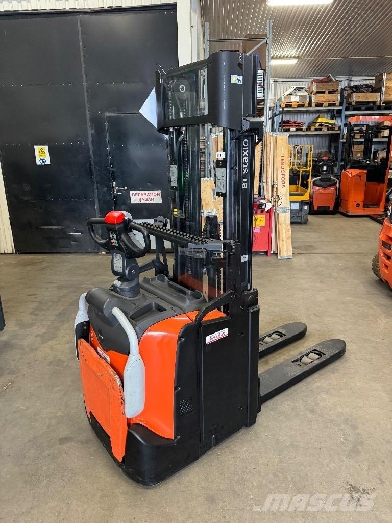 Toyota SPE120L Pedestrian stacker
