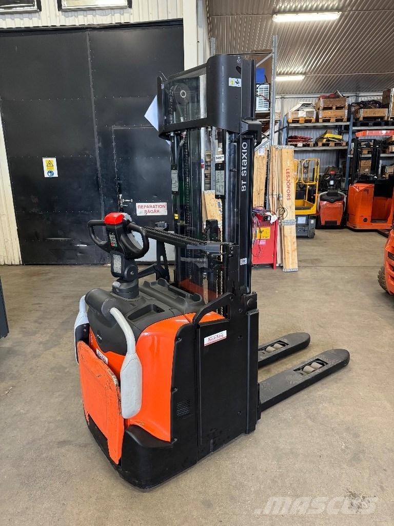 Toyota SPE120L Pedestrian stacker