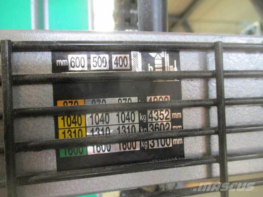Still EXV 16 Pedestrian stacker