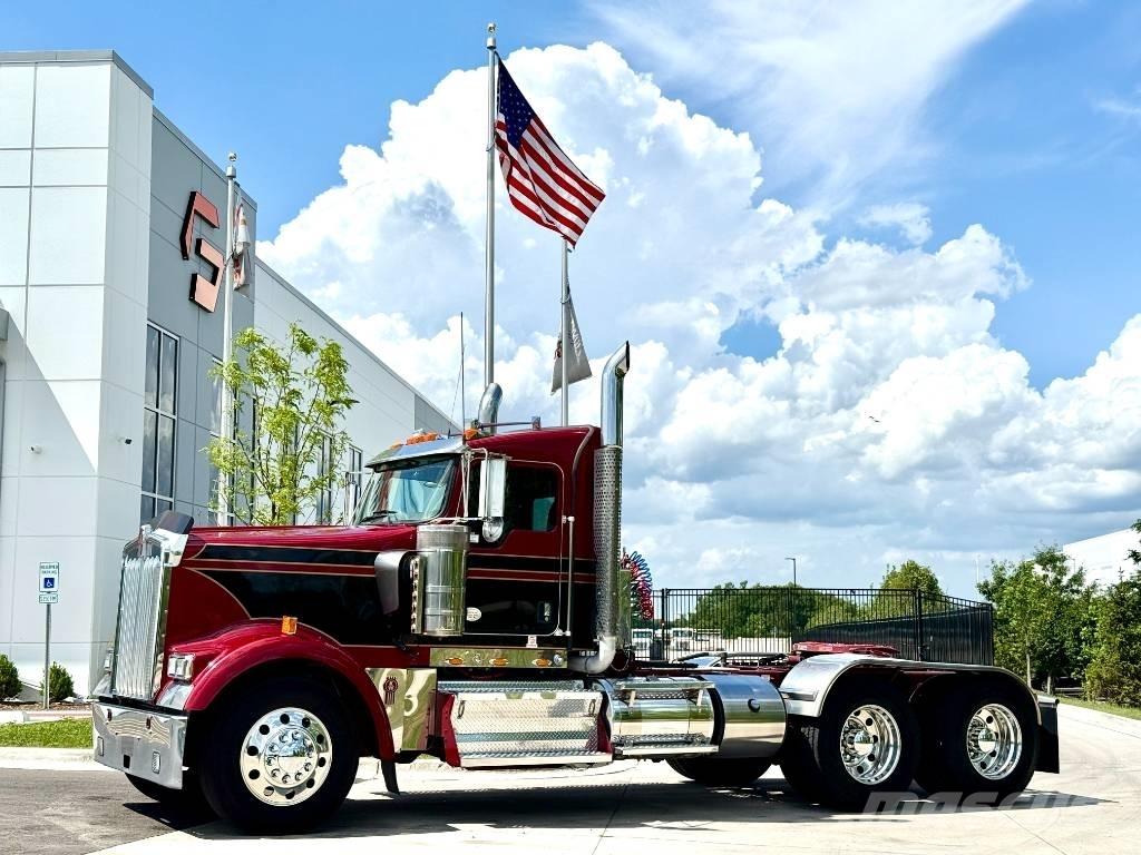 Kenworth W900 Conventional Trucks / Tractor Trucks