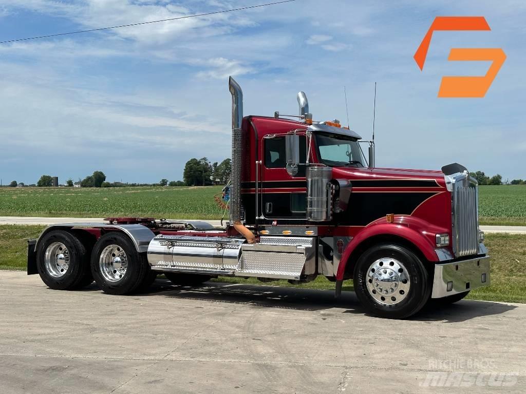 Kenworth W900 Conventional Trucks / Tractor Trucks