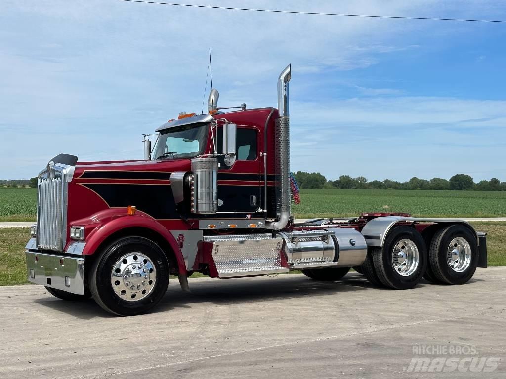 Kenworth W900 Conventional Trucks / Tractor Trucks