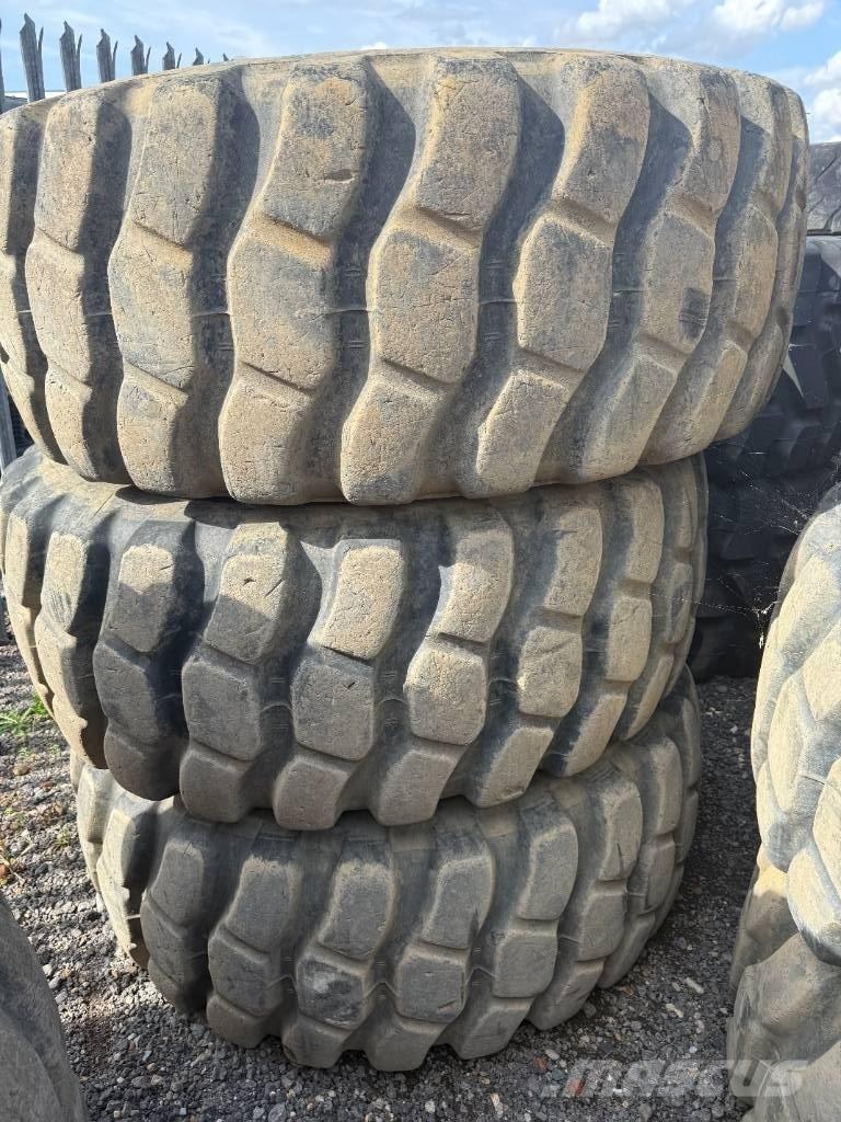 Bridgestone 23.5R25 Tires, wheels and rims