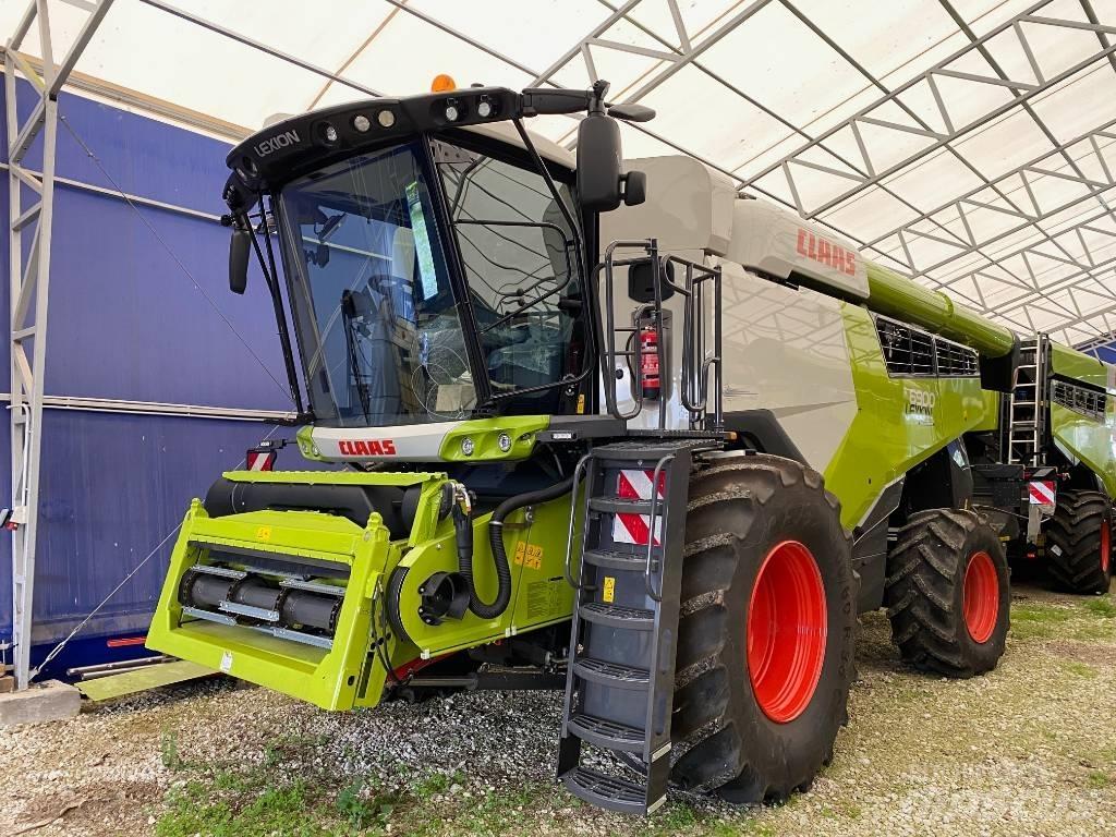CLAAS Lexion 6900 Combine Harvesters