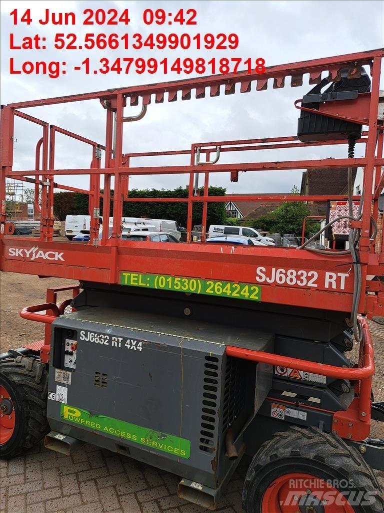 SkyJack SJ 6832 RT Scissor Lifts