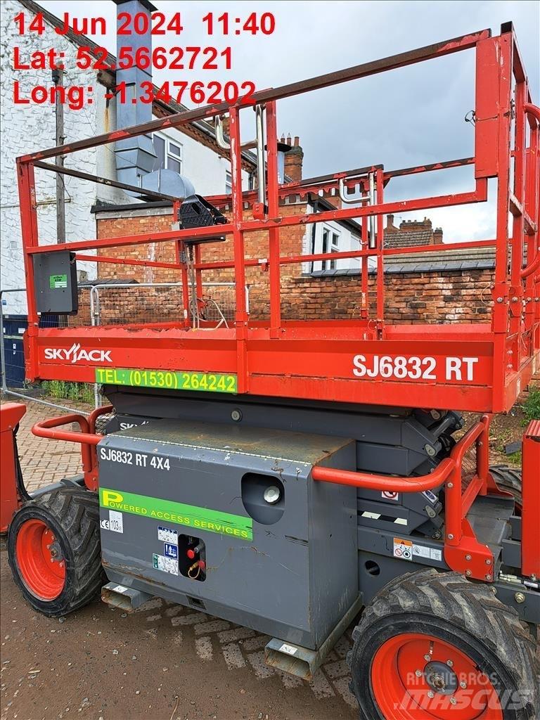 SkyJack SJ 6832 RT Scissor Lifts
