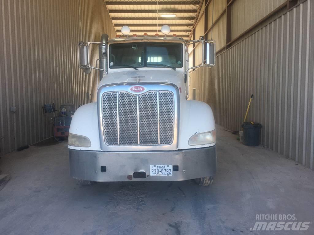 Peterbilt 386 Conventional Trucks / Tractor Trucks