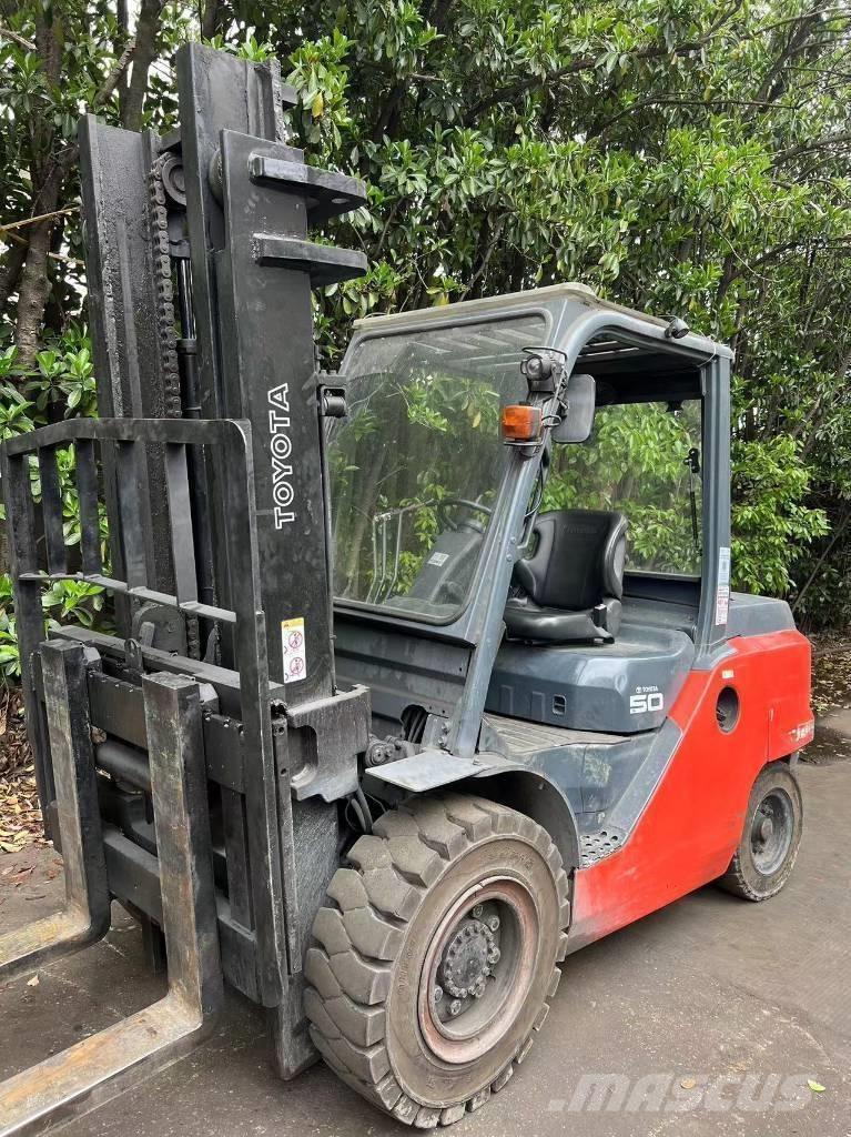 Toyota 8FD50N Electric Forklifts