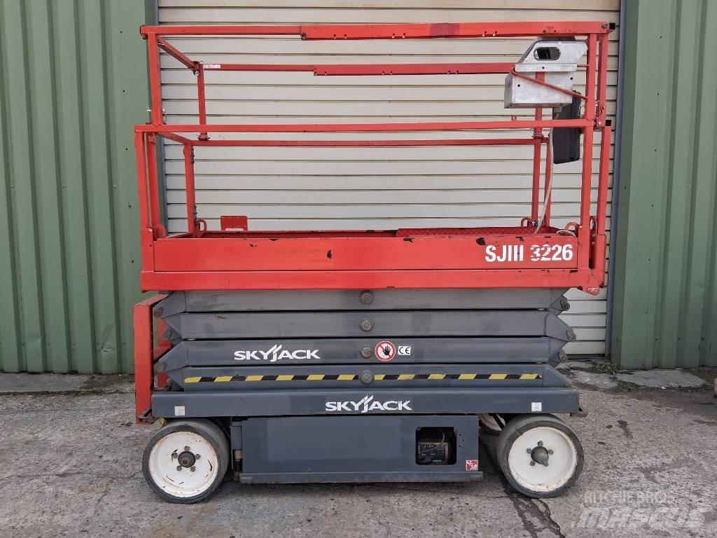 SkyJack SJ III 3226 Scissor Lifts